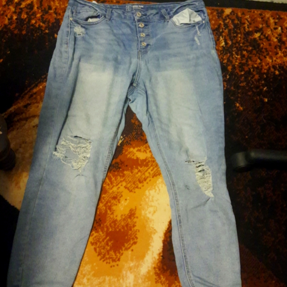 Hi rise ripped skinney jeans